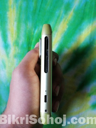 Nokia N8